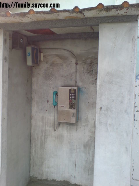 復古的電話亭 曾經在這躲雨過